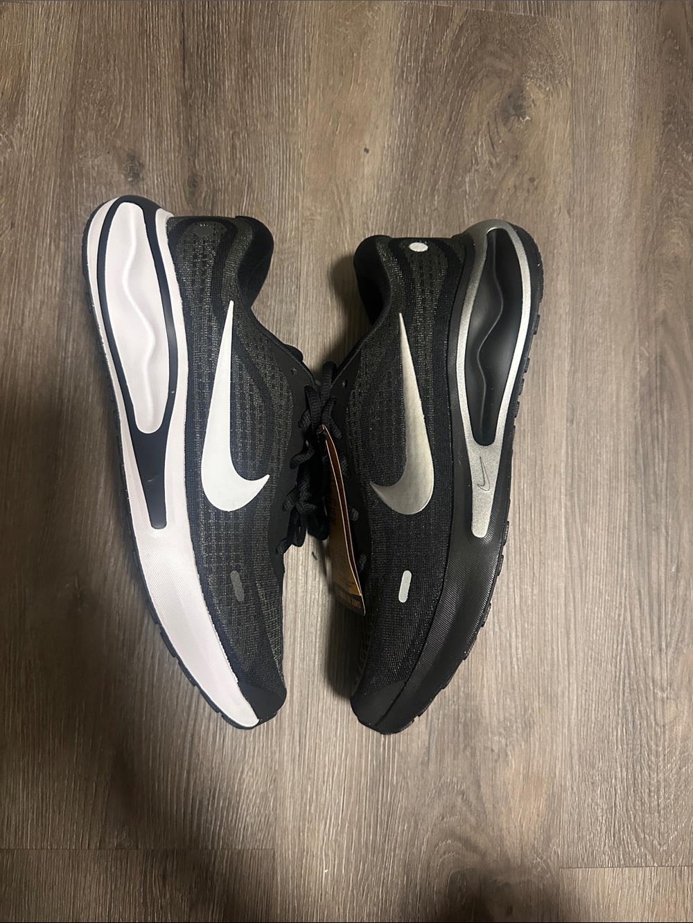 Nike Journey Men's Running Sneakers size 9- 2 DIFFERENT shoe color